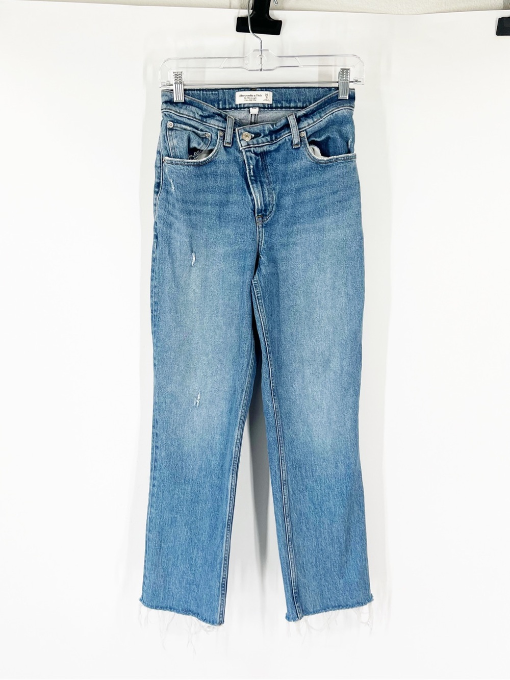 Abercrombie & Fitch Curve Love The ‘90s Straight Jeans Ultra High Rise Raw Hem